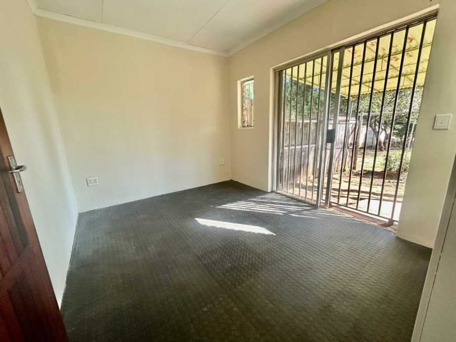 5 Bedroom Property for Sale in Ifafi North West